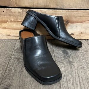 Naturalizer brand black leather block heels loafer style shoes size 7 M